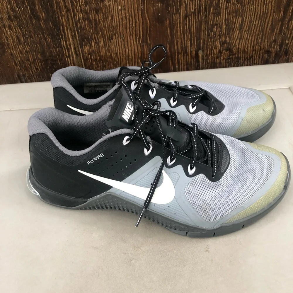 Nike Womens Metcon 2 Gray Running Shoes Sneakers Size 9